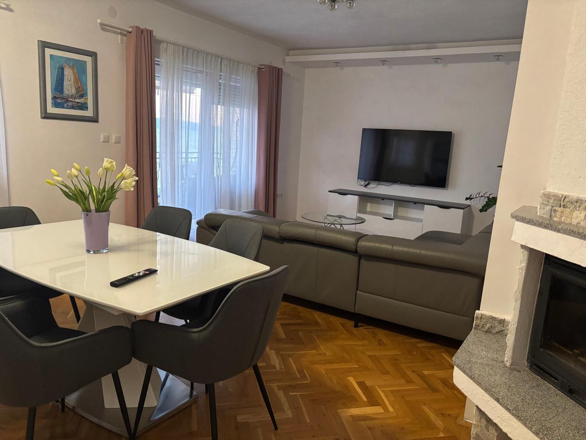 M&M Pelivan Apartment Kastela Exterior photo